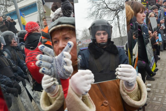 ukraine-mirror-protests-grannies-police-2